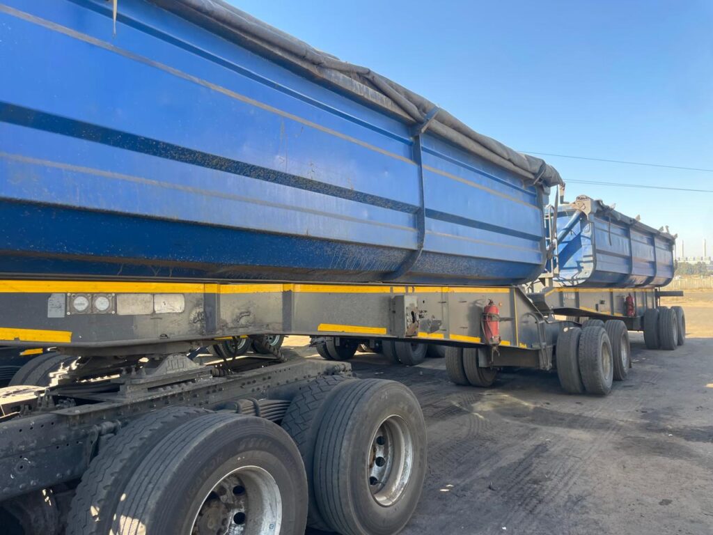 Side Tipper Truck Side Tipper Truck Rental